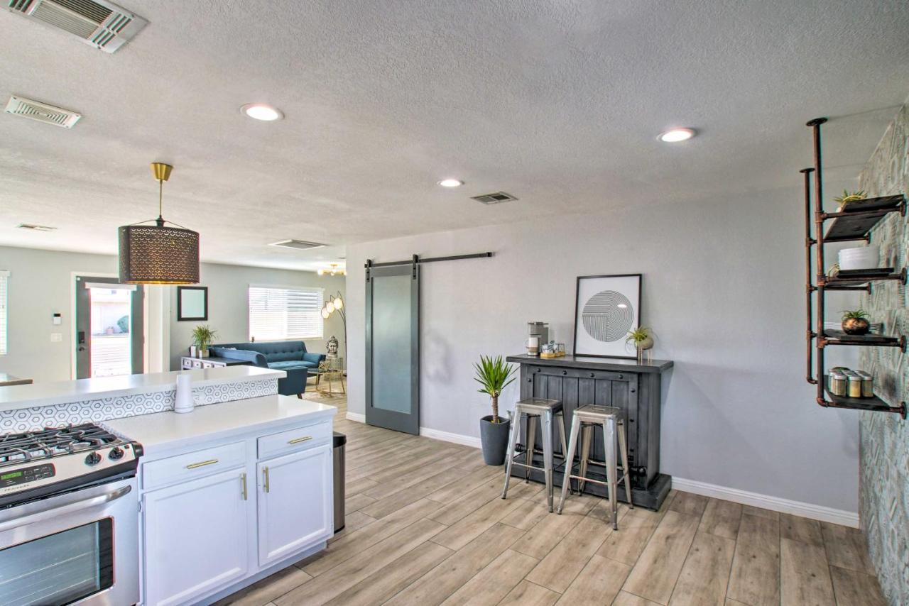 Charming Phoenix Home With Patio About 3 Miles To Dtwn! ภายนอก รูปภาพ