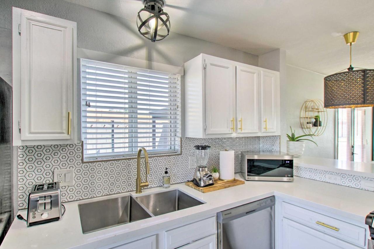 Charming Phoenix Home With Patio About 3 Miles To Dtwn! ภายนอก รูปภาพ